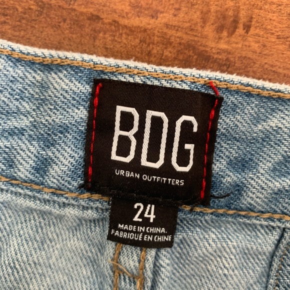 BDG size 24 light wash high-rise pleated mom jeans - Picture 3 of 5